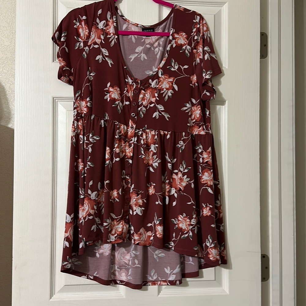 Torrid mauve floral shirt size 1